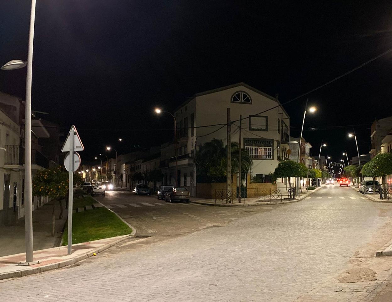 Diferencias de iluminación en dos calle de Quintana de la Serena. :: HOY