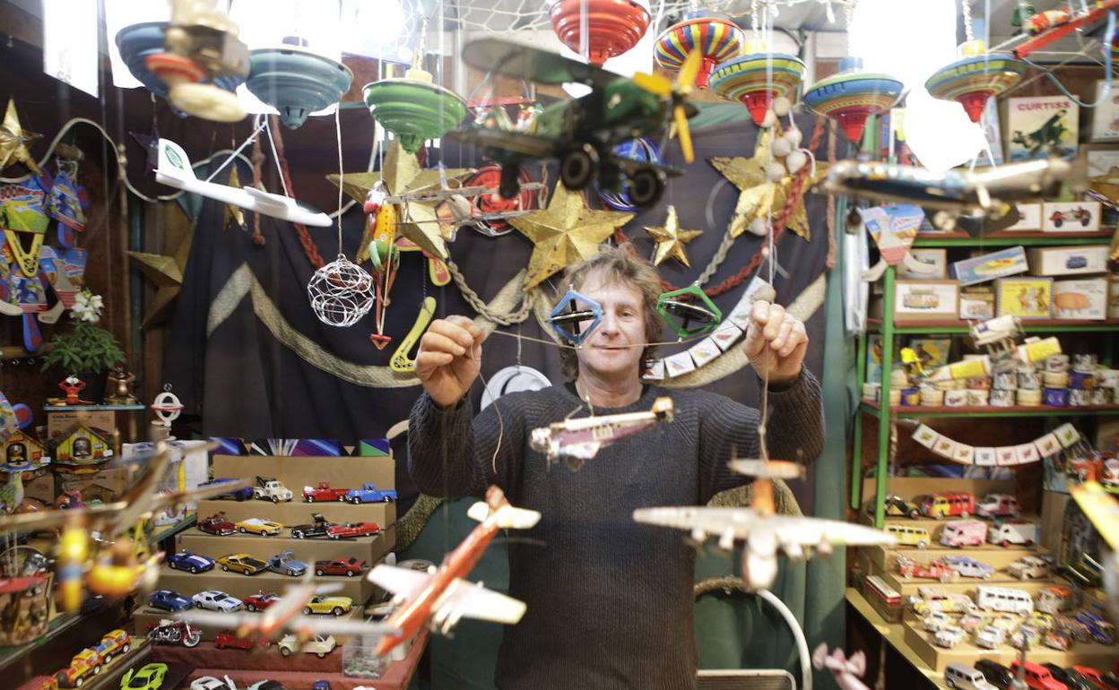 Últimos días del mercado de Navidad en el Paseo de Cánovas de Cáceres