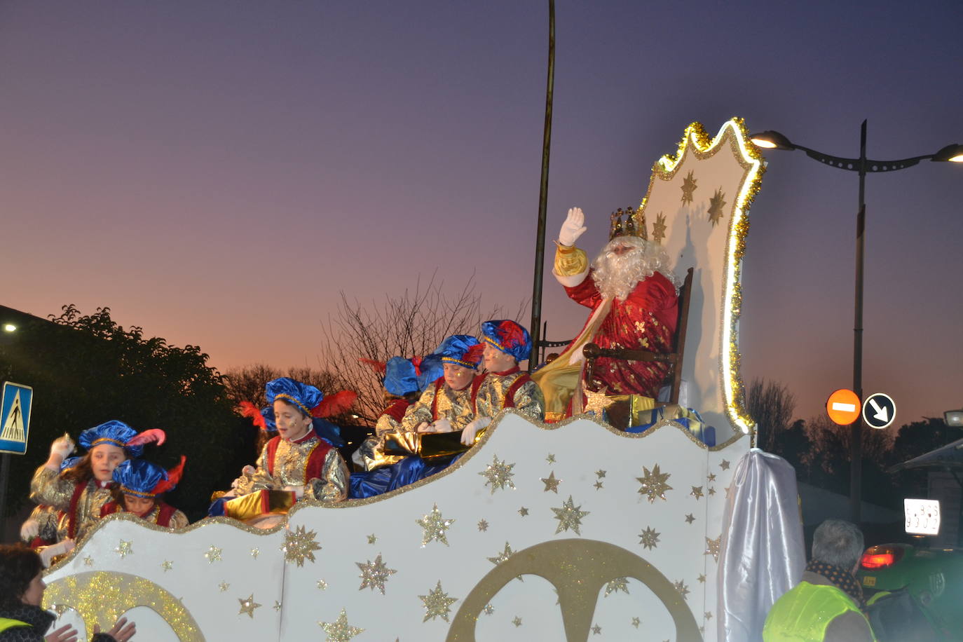 Los Santos de Maimona. Melchor saluda a los niños. :: 