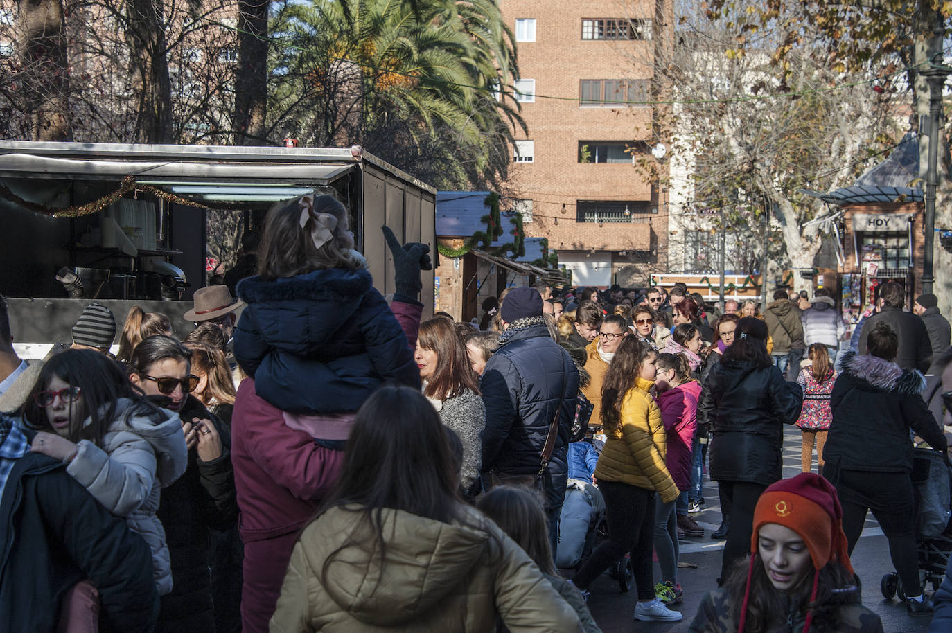 Fotos: Un roscón de premio con largas colas en Badajoz