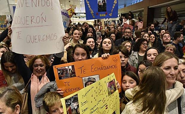 Imagen principal - El primer contingente de militares extremeños desplegados en Letonia ya está en Badajoz