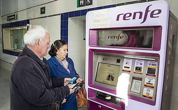 Los billetes de tren son más caros en Correos, y no admiten transbordos