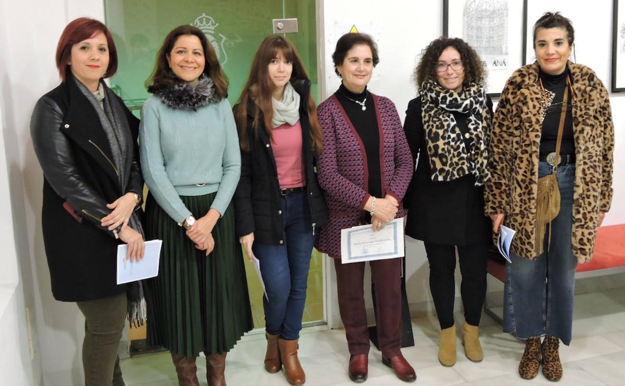 Autoridades, jurado con las ganadoras 