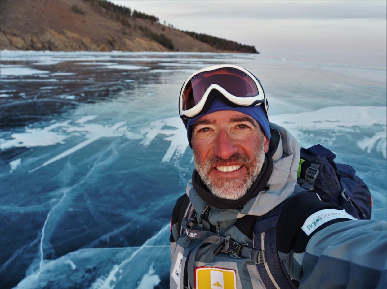 El pacense José Trejo durante su travesía en el lago Baikal en marzo del año pasado :: HOY