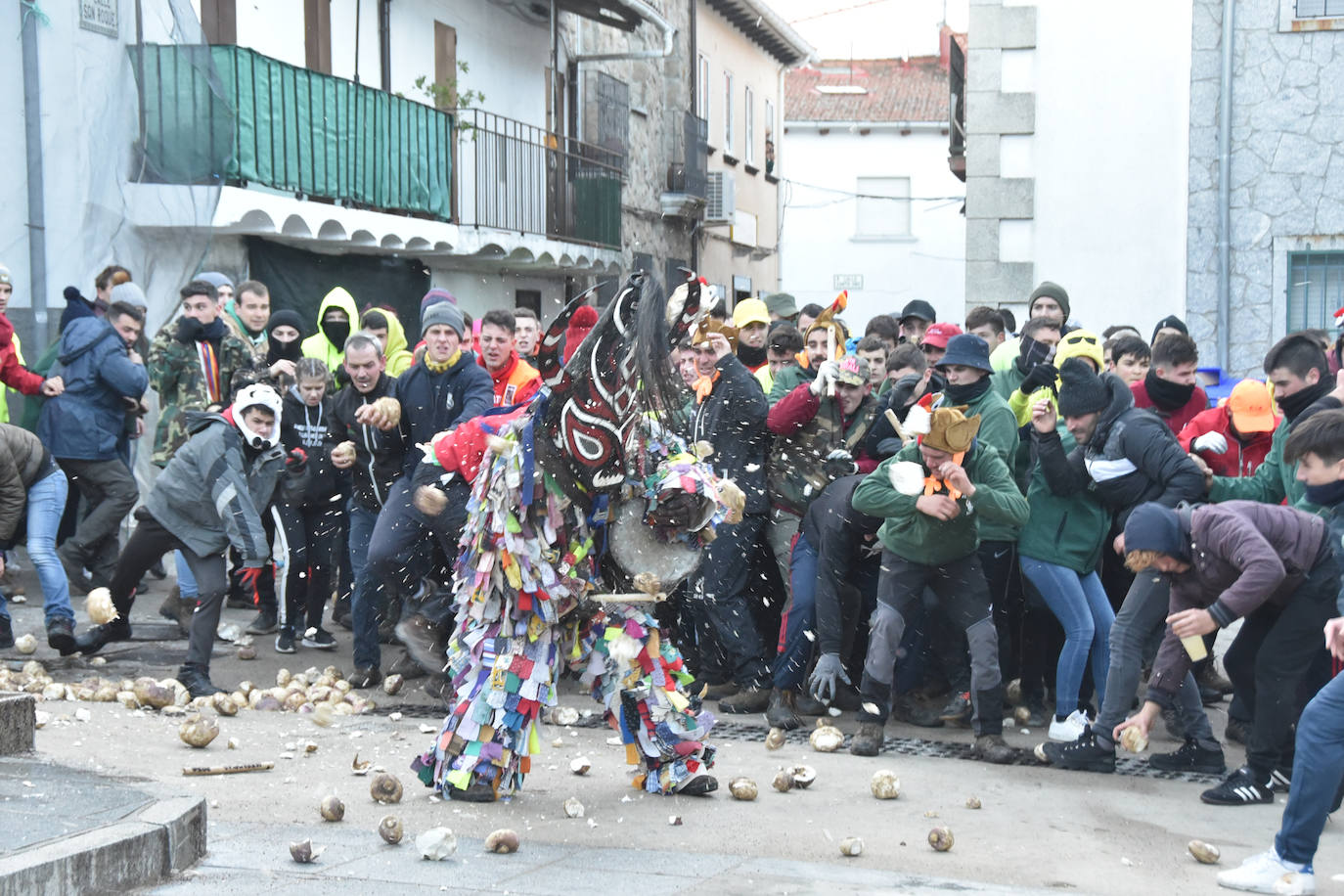 Fotos: La localidad de Piornal vuelve a llenarse de público para participar en el Jarramplas