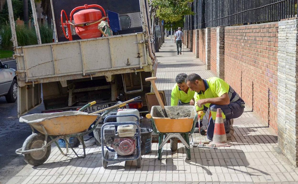 Así se reparten entre los ayuntamientos extremeños los 24 millones para contratar a parados 