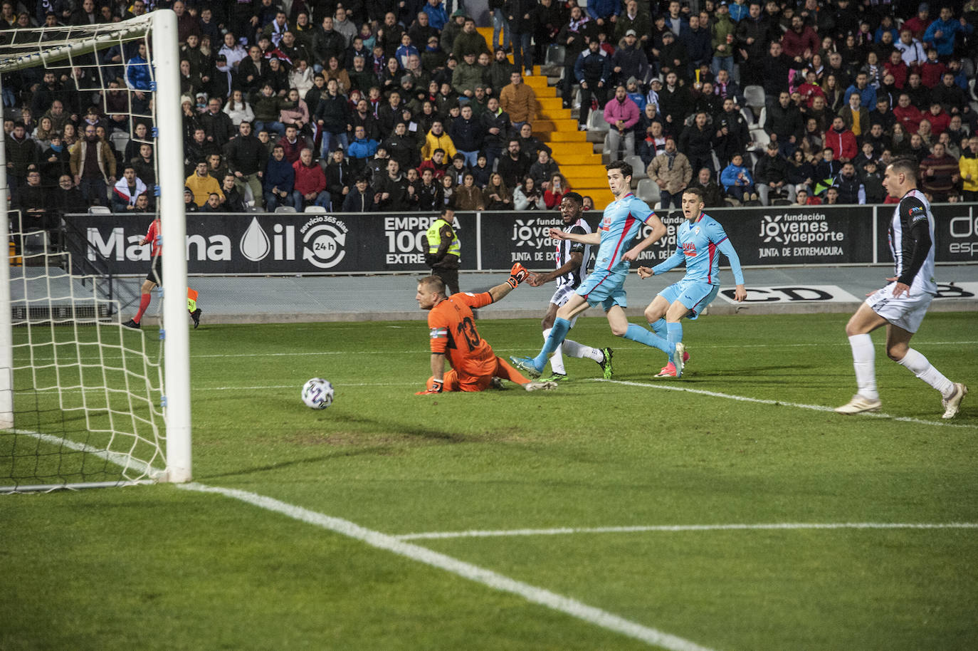 13.000 espectadores disfrutaron de la victoria del CD Badajoz ante el Eibar