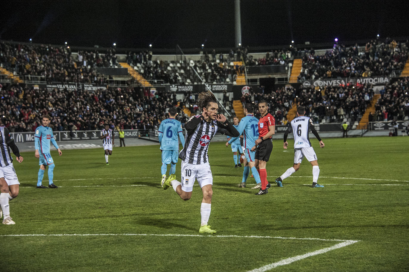 13.000 espectadores disfrutaron de la victoria del CD Badajoz ante el Eibar