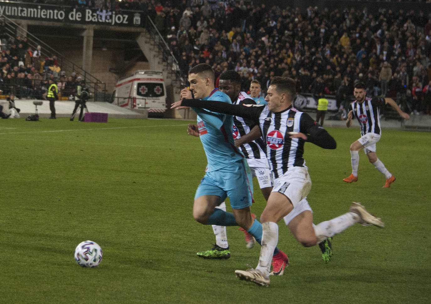 13.000 espectadores disfrutaron de la victoria del CD Badajoz ante el Eibar