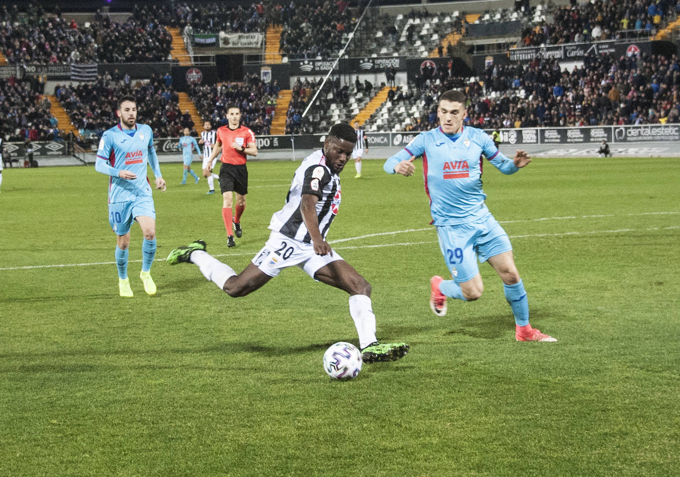 13.000 espectadores disfrutaron de la victoria del CD Badajoz ante el Eibar