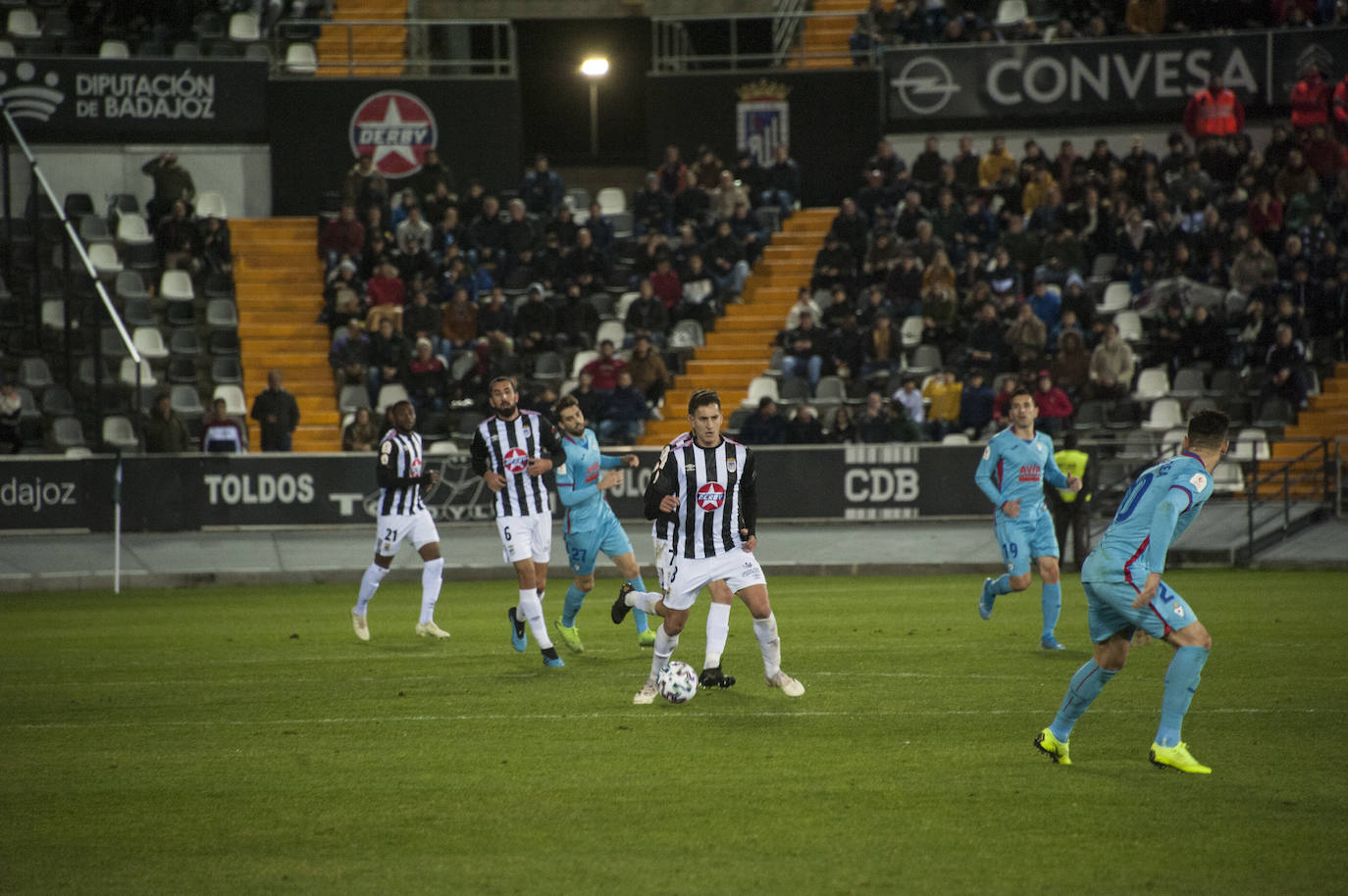 13.000 espectadores disfrutaron de la victoria del CD Badajoz ante el Eibar