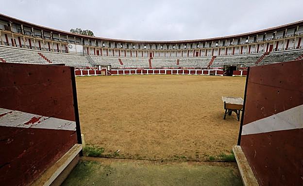 Vista de la Era de los Mártires desde uno de los accesos a la arena con el tendido al fondo.