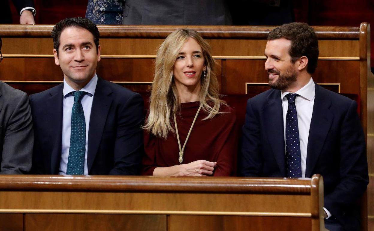 Álvarez de Toledo, este martes, junto a García Egea y Casado en la apertura solemne de la legislatura. 