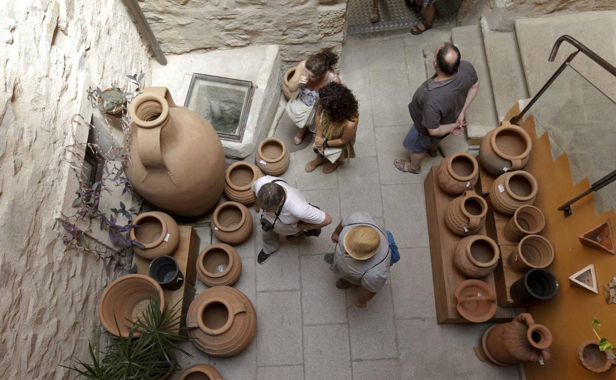 El centro provincial de artesanía, en la casa palacio de los Moraga