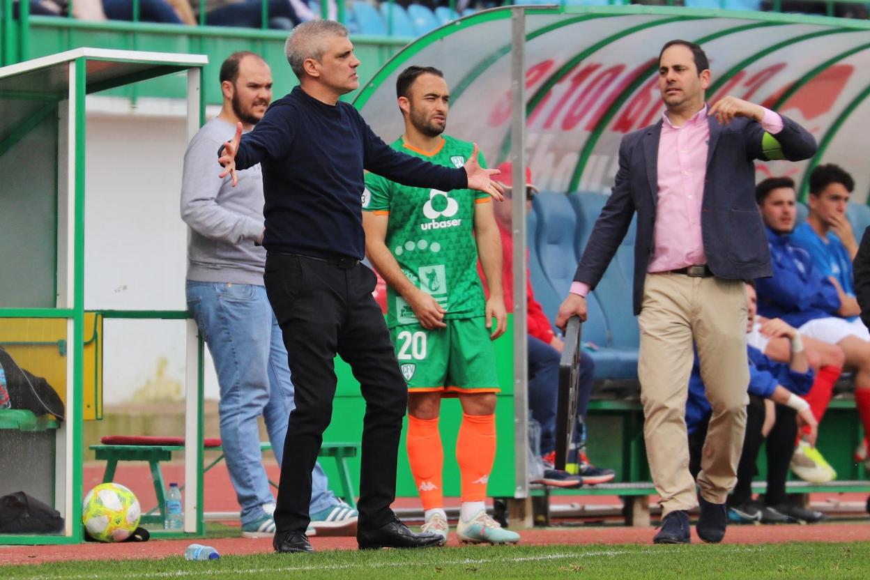 De los Mozos protesta una acción en la banda. e. domeque