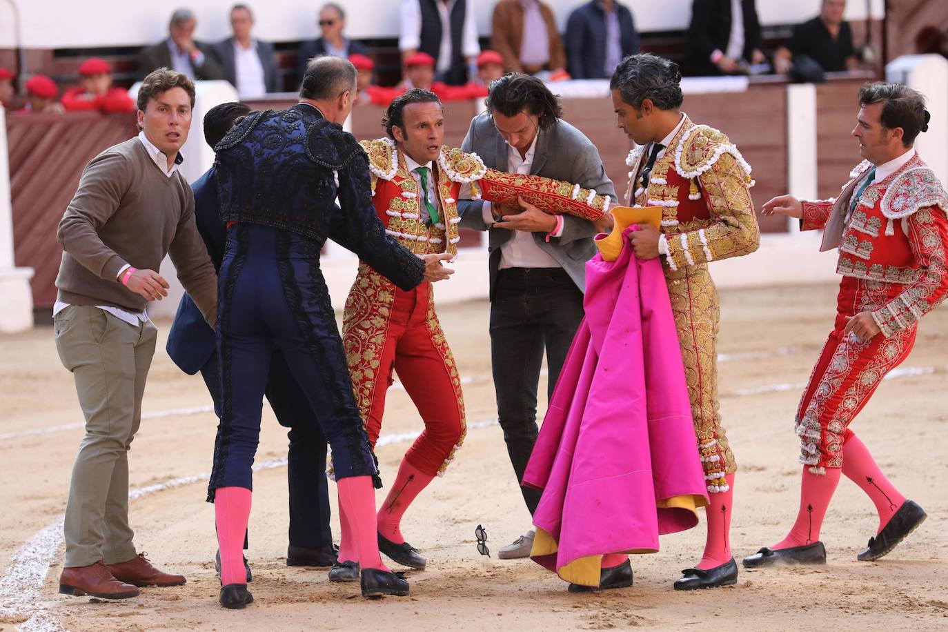 Fotos: Antonio Ferrera corta una oreja y sufre una cogida en Bogotá