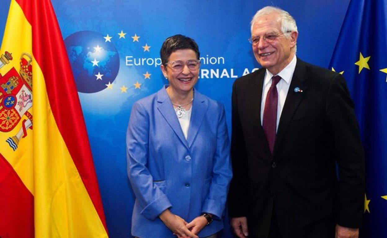La ministra de Exteriores de España, González Laya, junto a Josep Borrell 