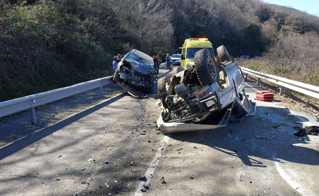 Así han quedado los dos vehículos tras el suceso cerca de Casar de Palomero.