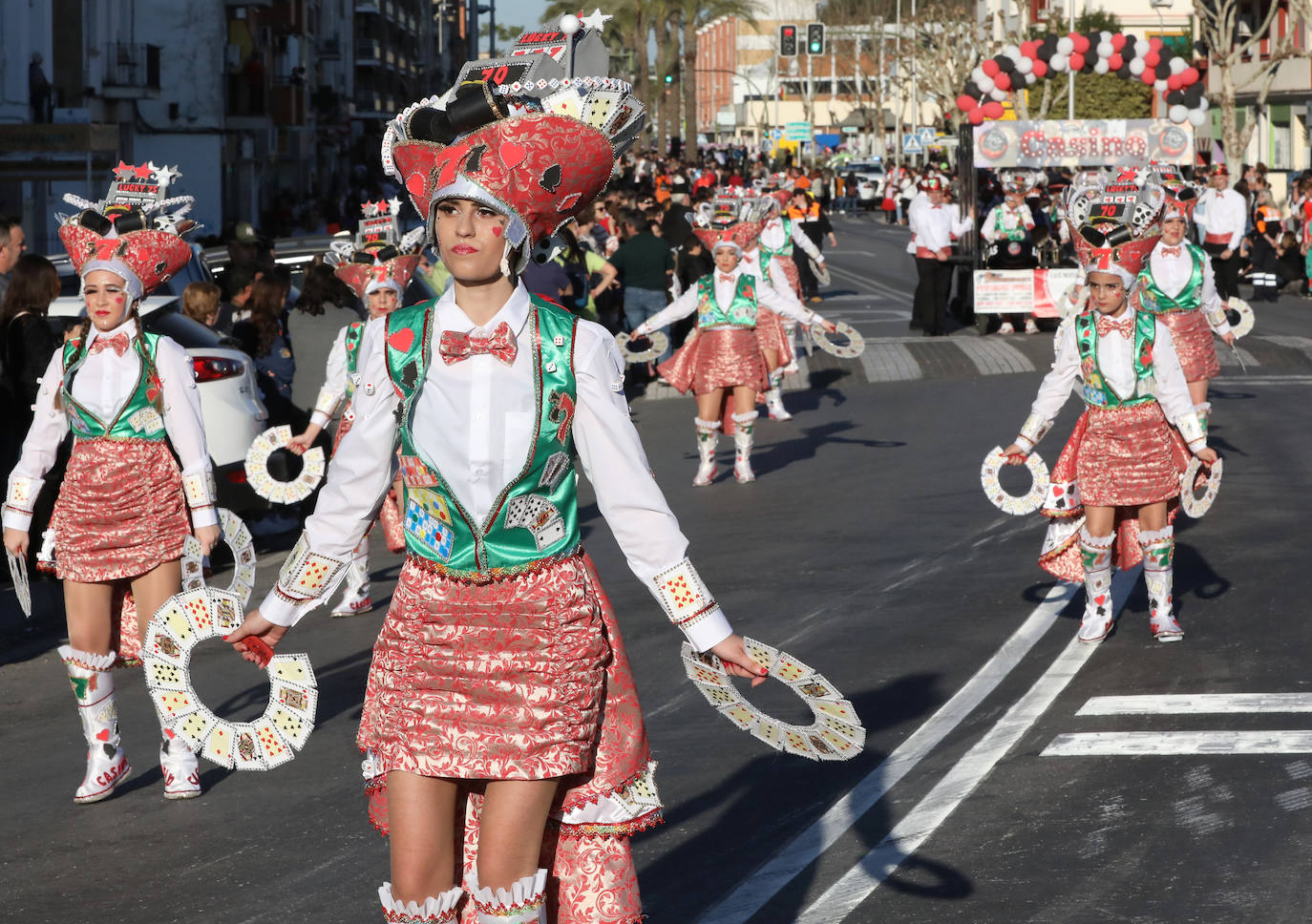 Fotos: Los Zanzarines Emeritenses se alzan con el primer premio del pasacalles