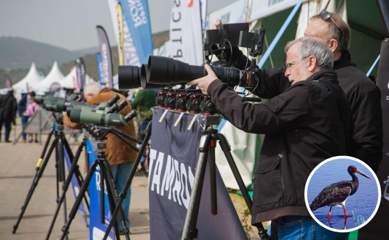 La feria recibió este viernes a sus primeros visitantes. 