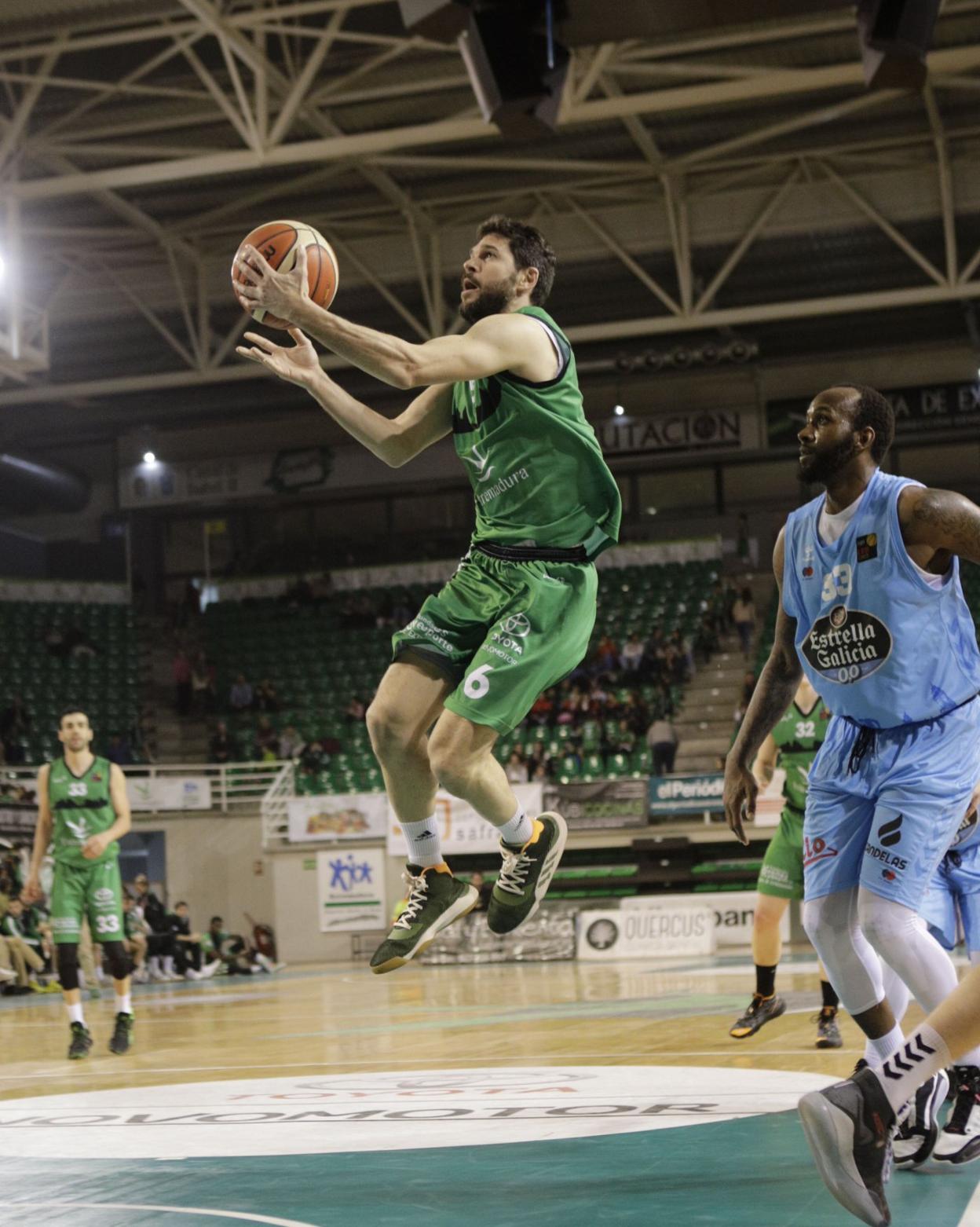 Úriz cuajó una gran actuación en la victoria de anoche. 