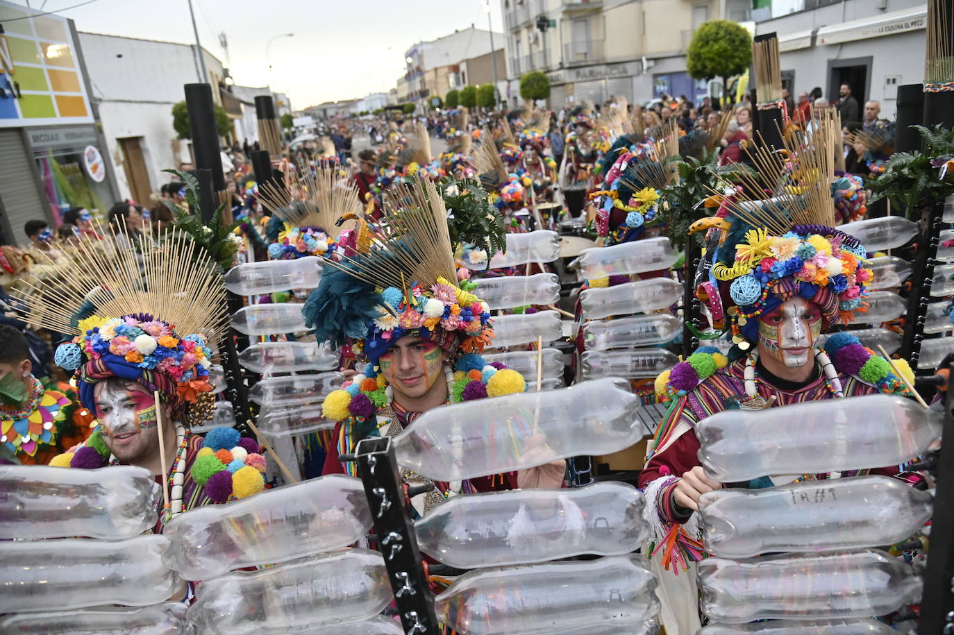 Fotos: Desfile de comparsas en Talavera la Real