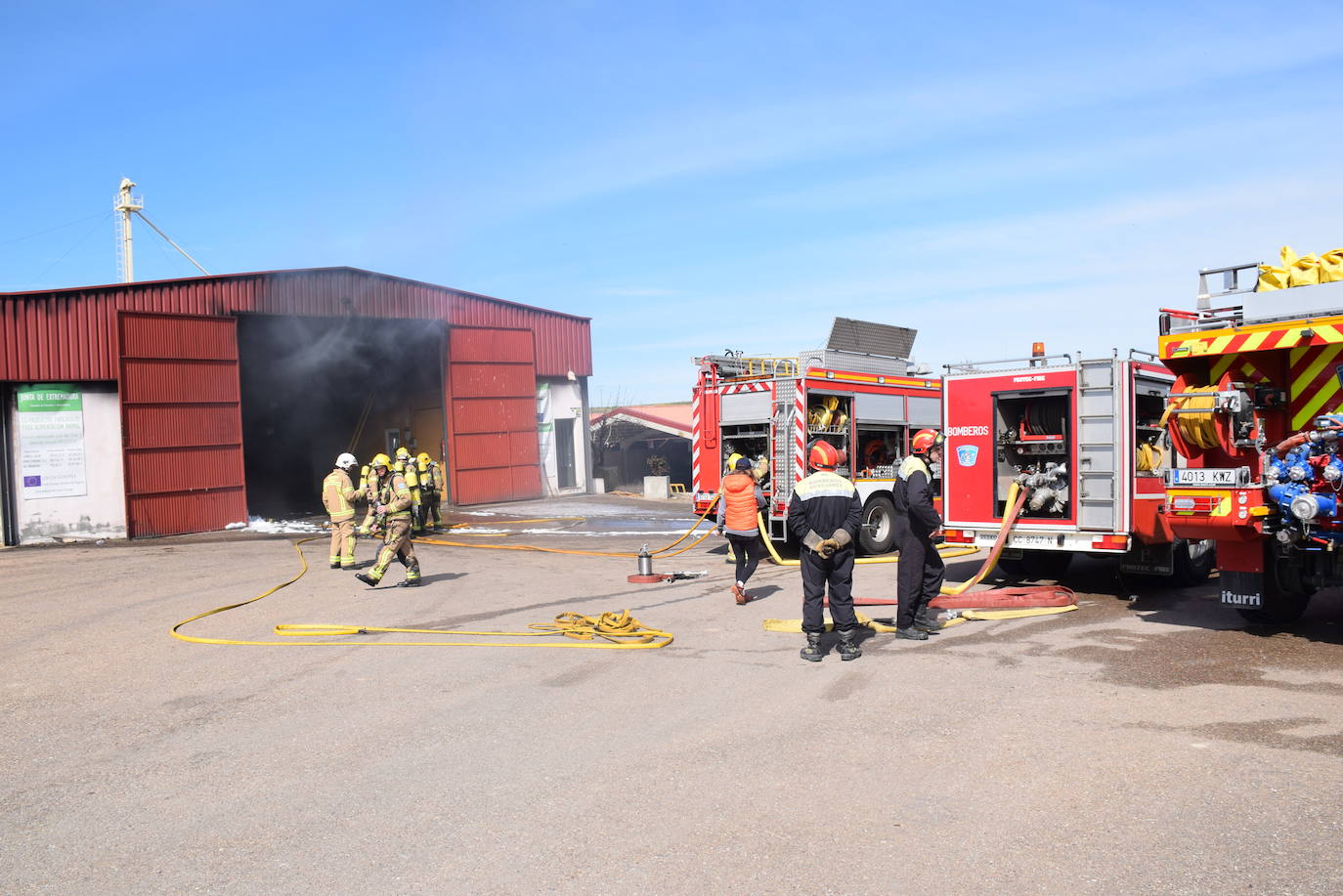 Fotos: Incendio en una nave agrícola en Trujillo