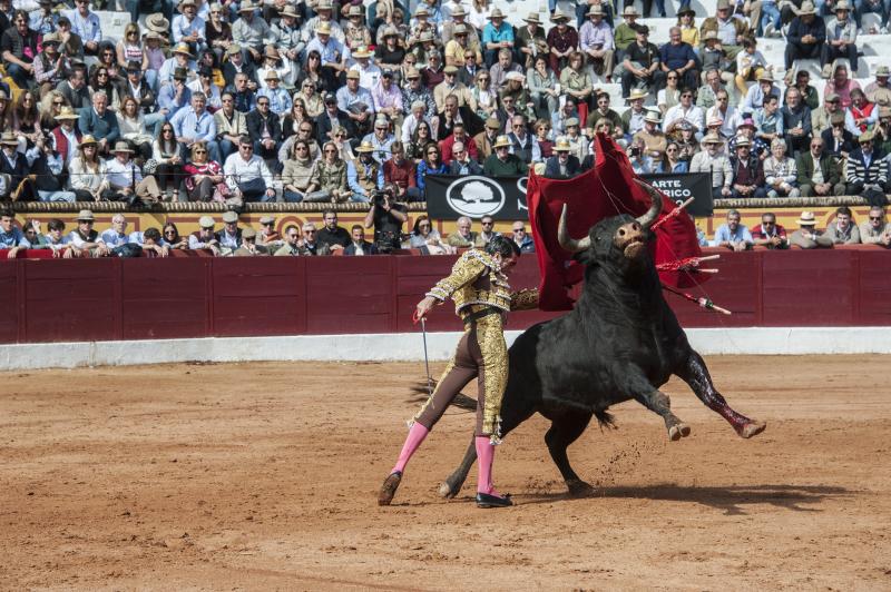 Alarde de torería y valor de Emilio de Justo y Ginés Marín para abrir la puerta grande. 