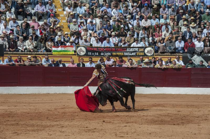 Alarde de torería y valor de Emilio de Justo y Ginés Marín para abrir la puerta grande. 