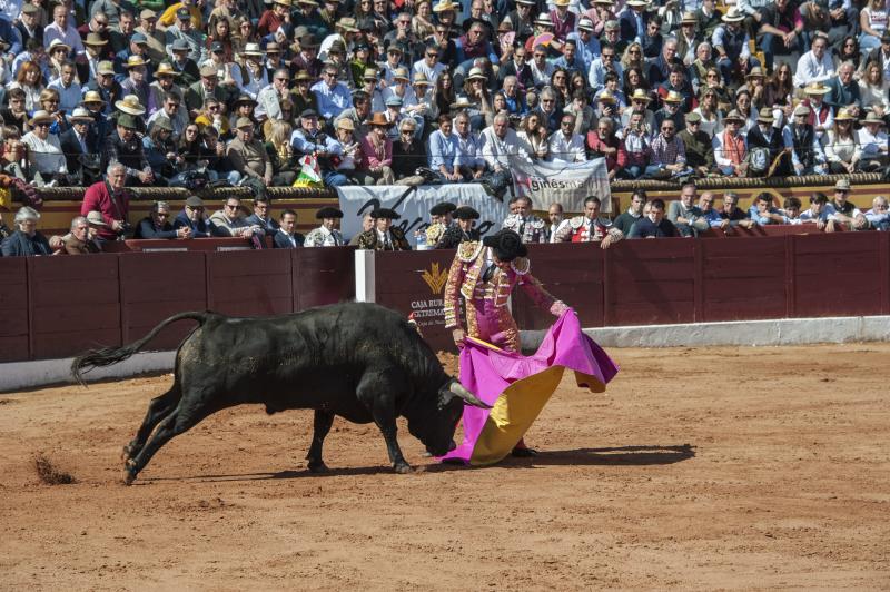 Alarde de torería y valor de Emilio de Justo y Ginés Marín para abrir la puerta grande. 