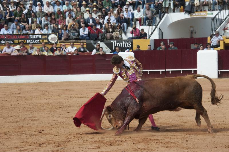 Alarde de torería y valor de Emilio de Justo y Ginés Marín para abrir la puerta grande. 