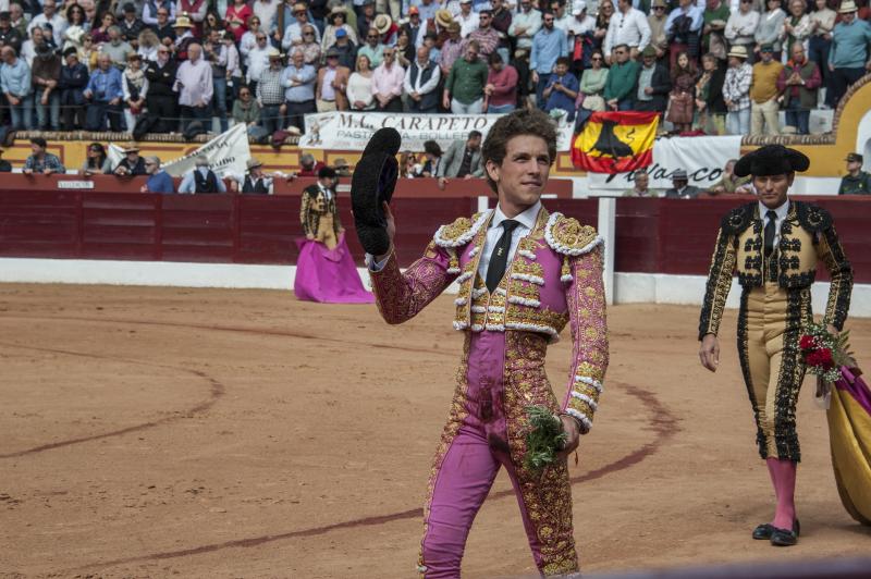 Alarde de torería y valor de Emilio de Justo y Ginés Marín para abrir la puerta grande. 