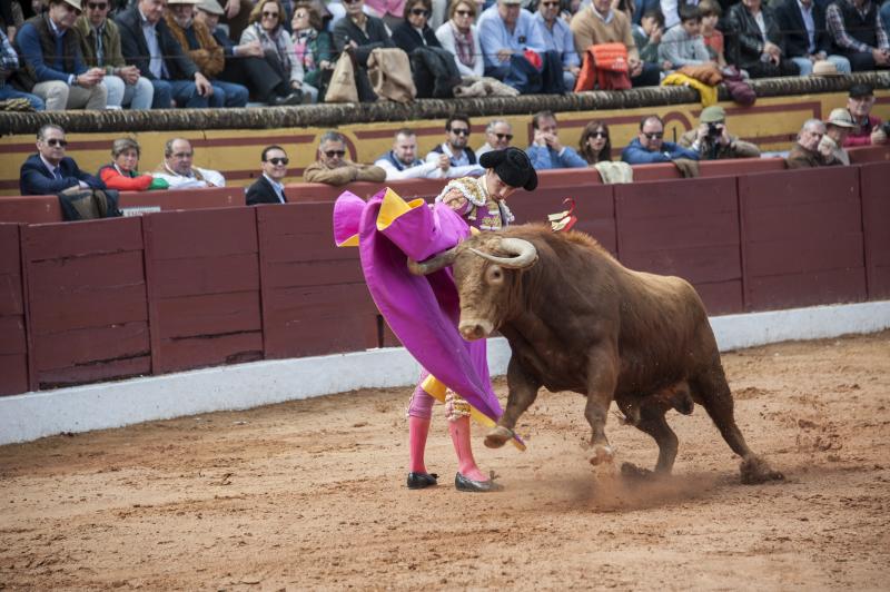 Alarde de torería y valor de Emilio de Justo y Ginés Marín para abrir la puerta grande. 