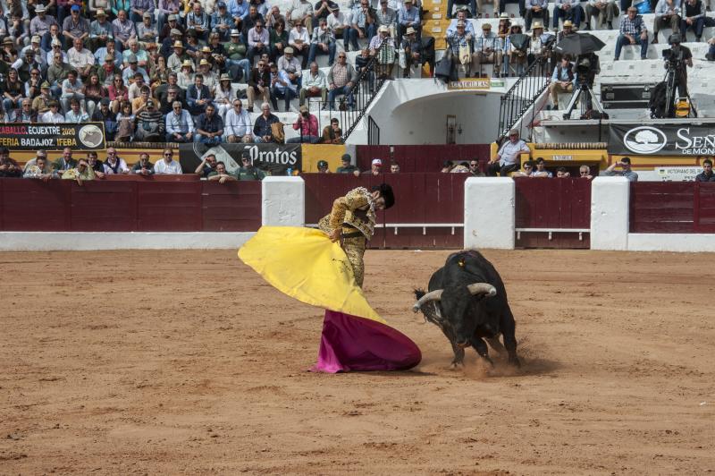 Alarde de torería y valor de Emilio de Justo y Ginés Marín para abrir la puerta grande. 