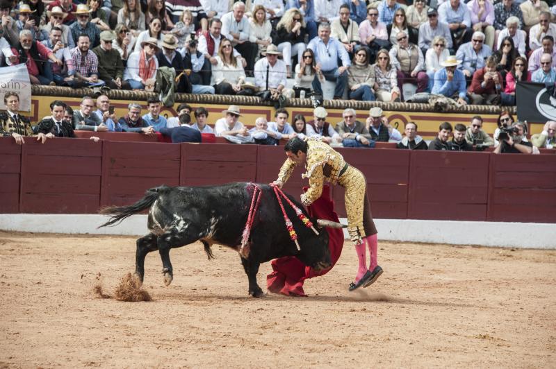 Alarde de torería y valor de Emilio de Justo y Ginés Marín para abrir la puerta grande. 