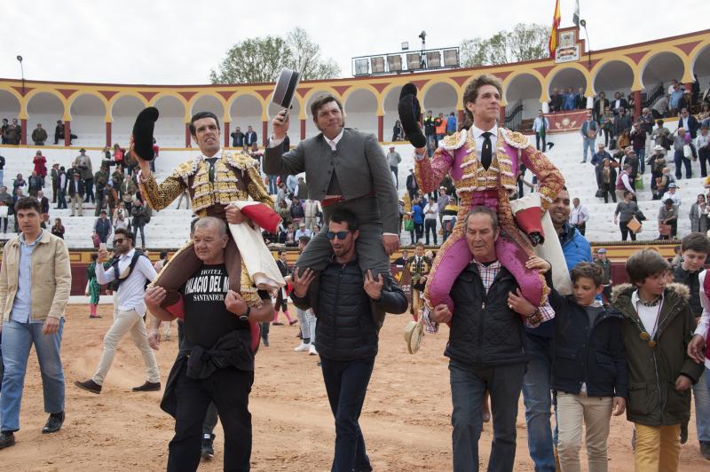 Alarde de torería y valor de Emilio de Justo y Ginés Marín para abrir la puerta grande. 