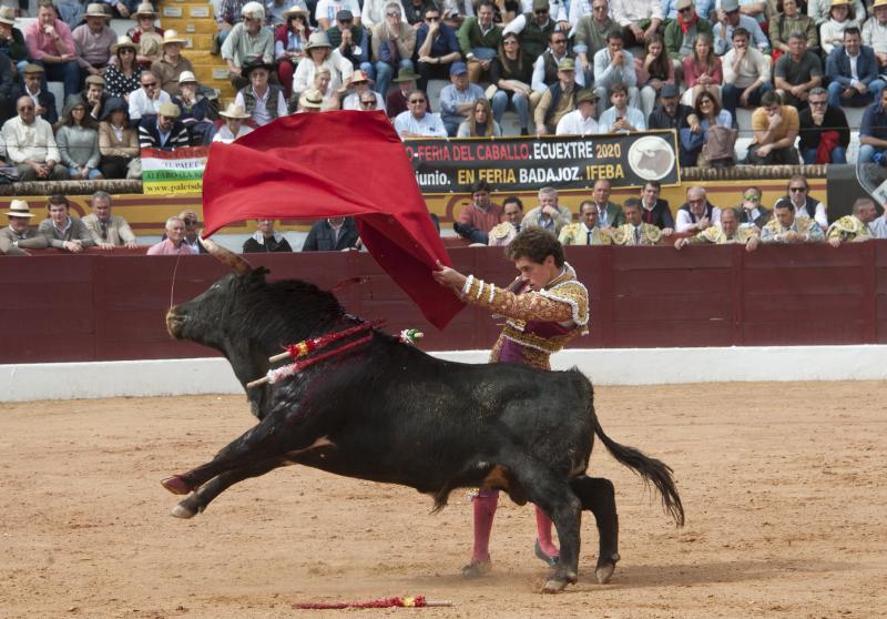 Alarde de torería y valor de Emilio de Justo y Ginés Marín para abrir la puerta grande. 