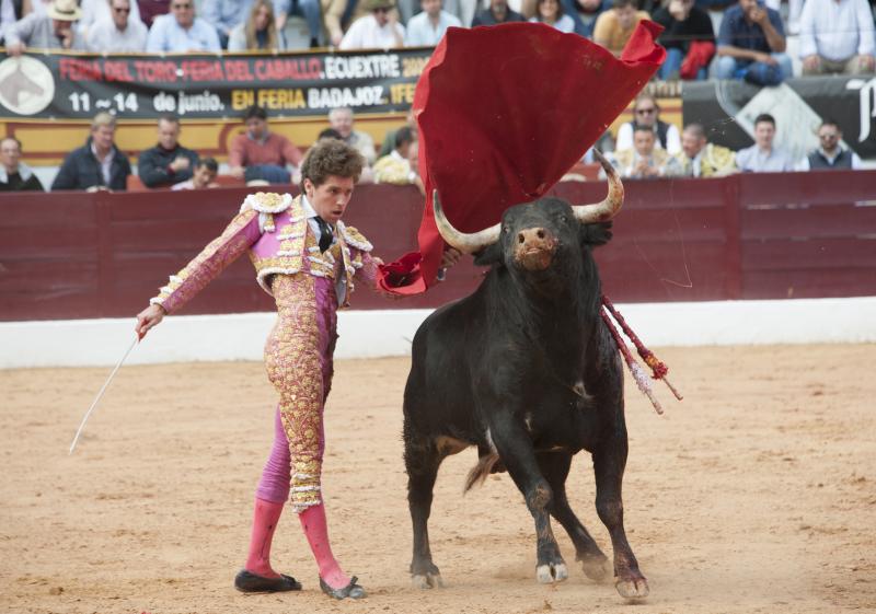 Alarde de torería y valor de Emilio de Justo y Ginés Marín para abrir la puerta grande. 