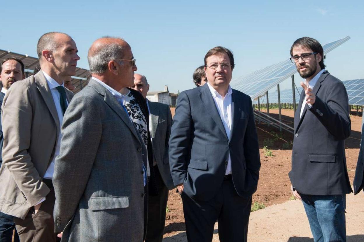 Vara visita la fotovoltaica de la Comunidad de Regantes de Montijo. 