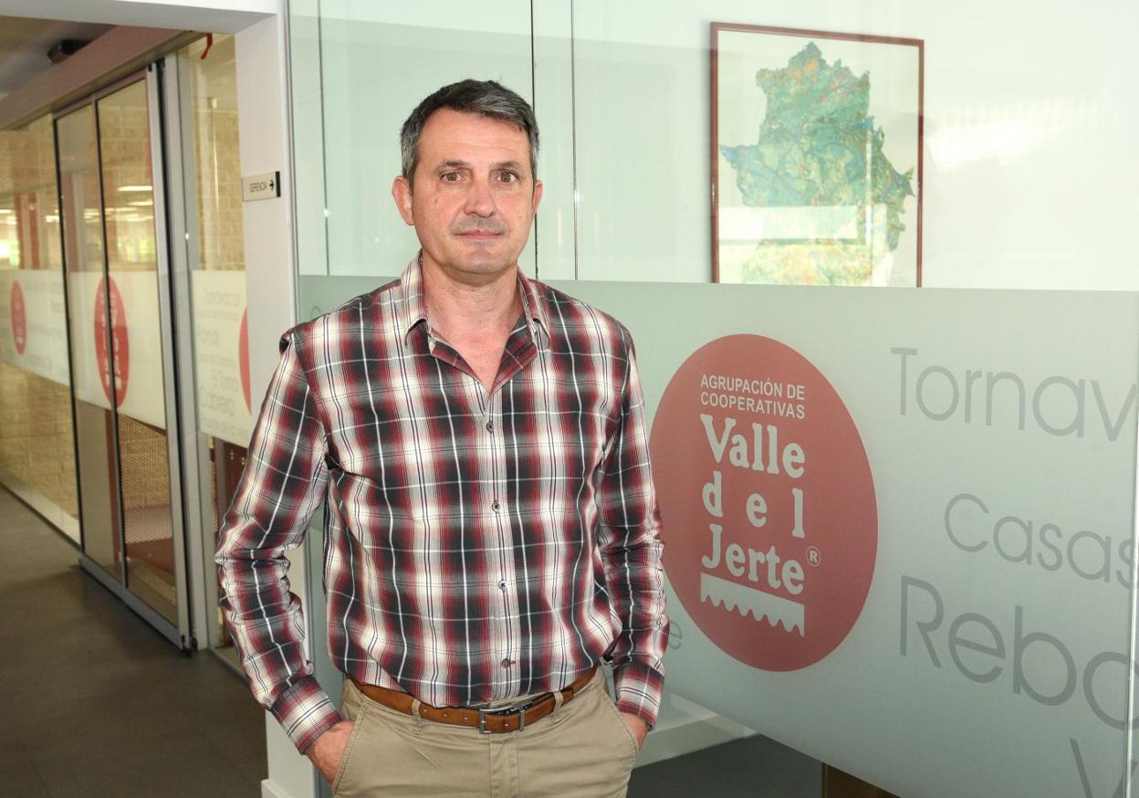 José Antonio, en las instalaciones de la Agrupación de Cooperativas que se ubica en Valdastillas. 