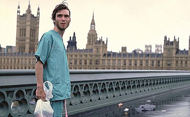 En '28 días después', Cillian Murphy despierta en el hospital de una Londres arrasada por la pandemia.