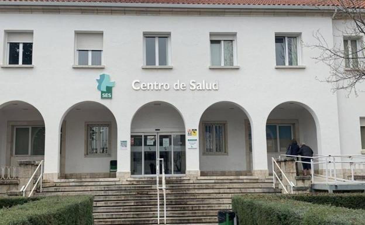 El centro de salud de Zafra reabre tras una desinfección por el contagio de varios sanitarios