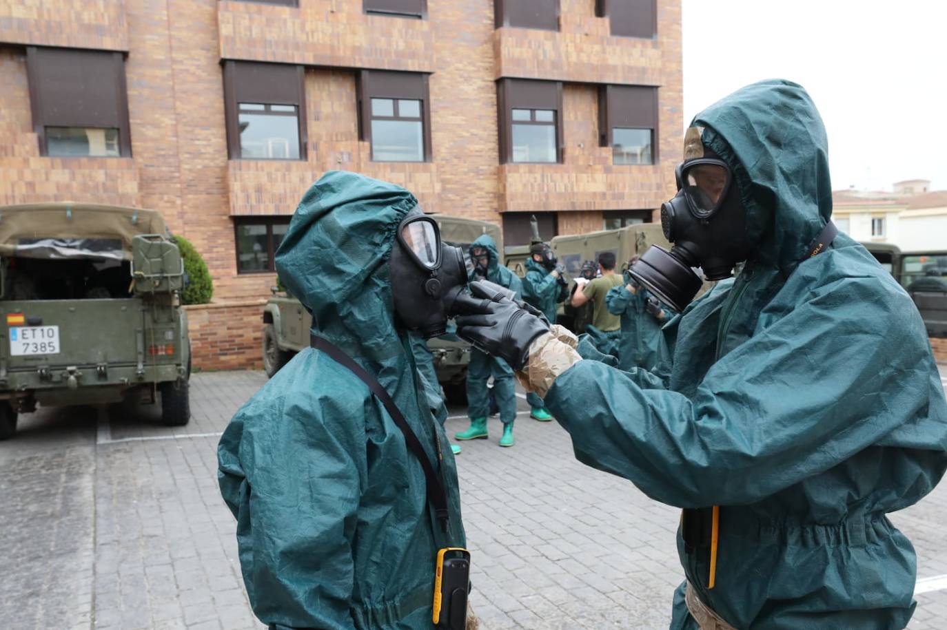 Fotos: La Brigada Extremadura XI desinfecta la residencia de mayores Rosalba de Mérida