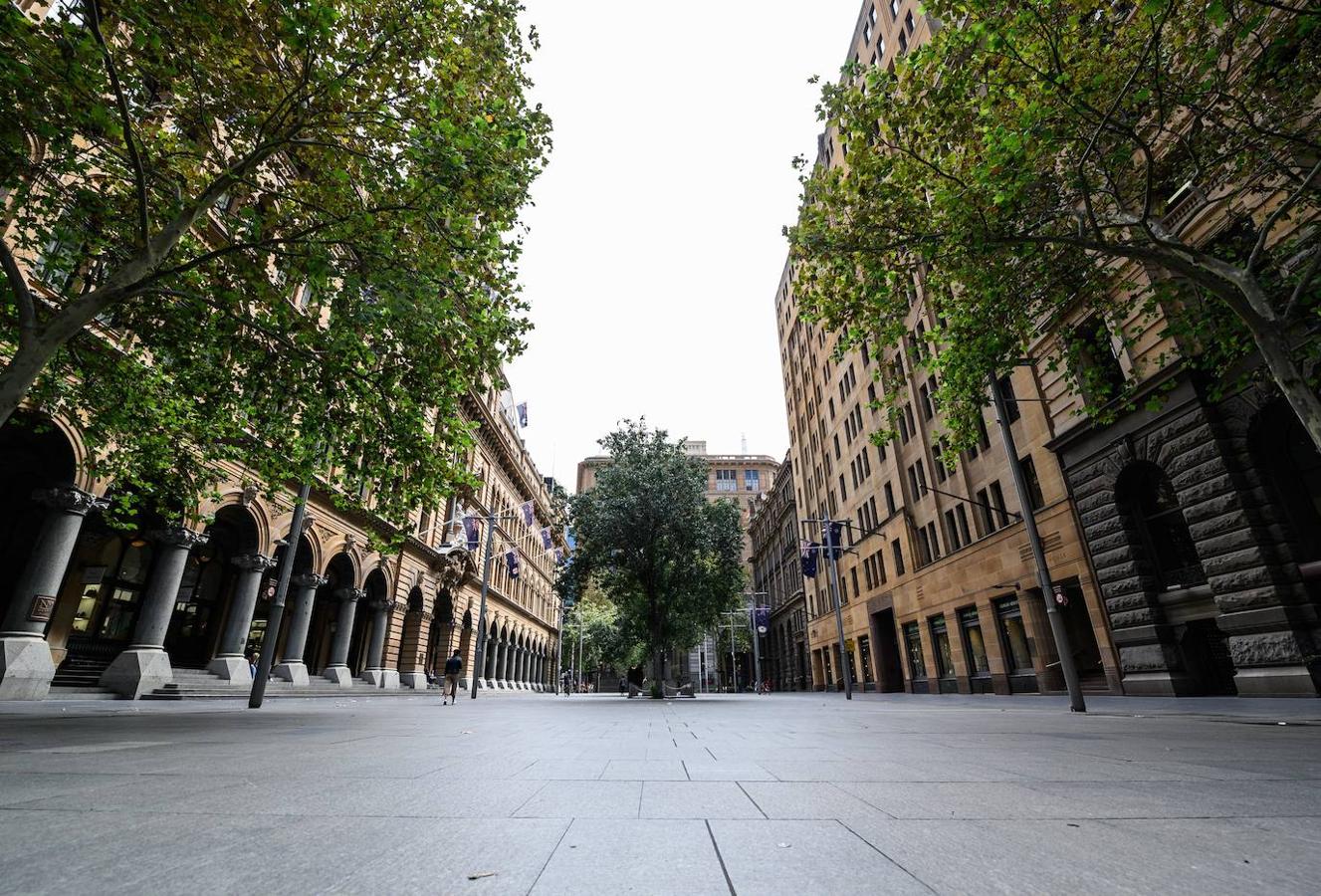 Vista de la Plaza de Martin vacía en el centro de Sídney.