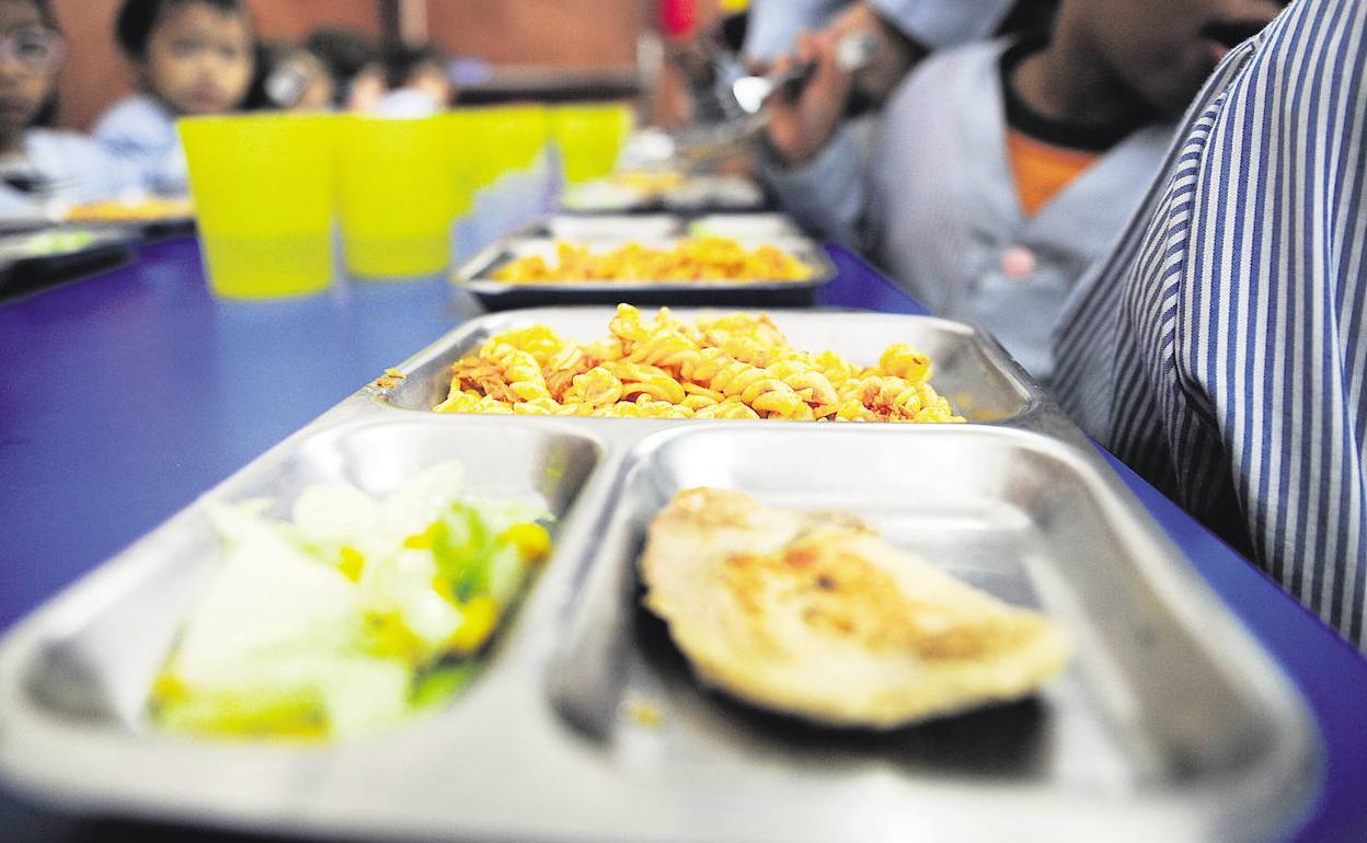 El Ayuntamiento de Mérida asume el reparto de comida a más de 300 niños |  