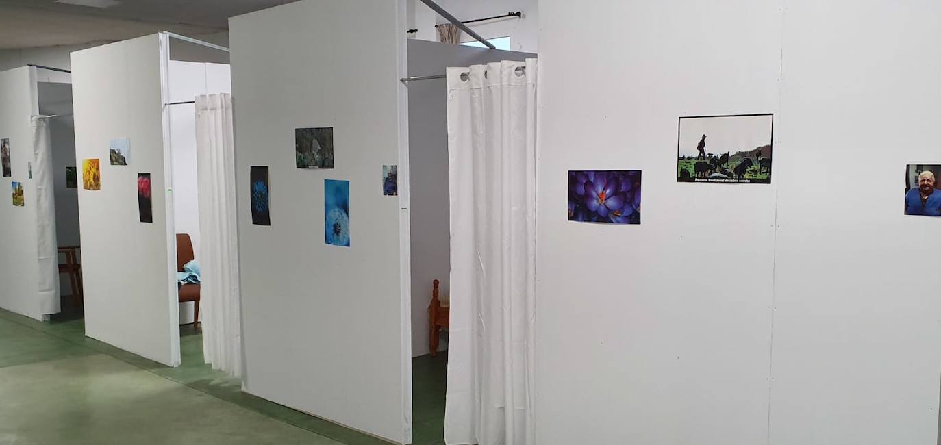 Fotos: El gimnasio municipal de Losar se convierte en residencia de mayores