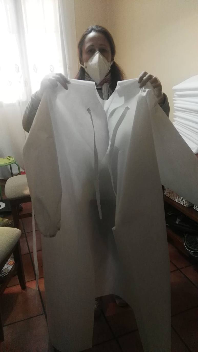 Fotos: Peraleda se vuelca en fabricar y comprar equipos de protección para la protección contra el coronavirus