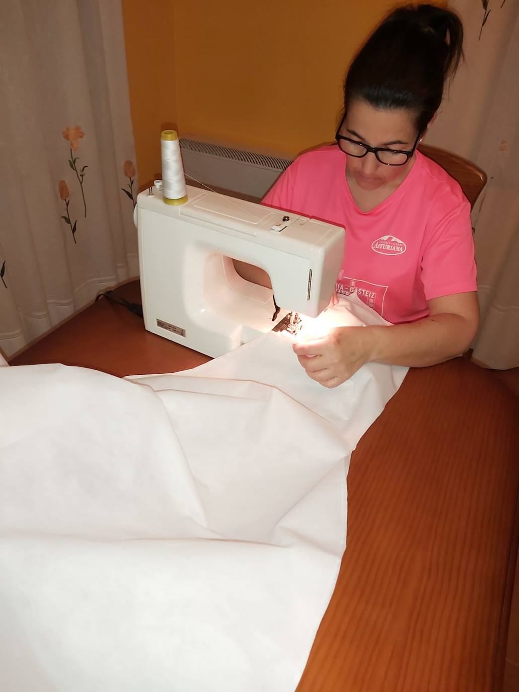 Fotos: Peraleda se vuelca en fabricar y comprar equipos de protección para la protección contra el coronavirus