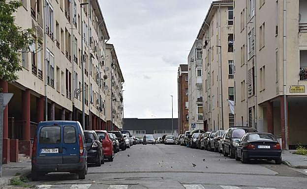 Los soportalesde Suerte de Saavedra son una zona habitual de concentración de vecinos. 