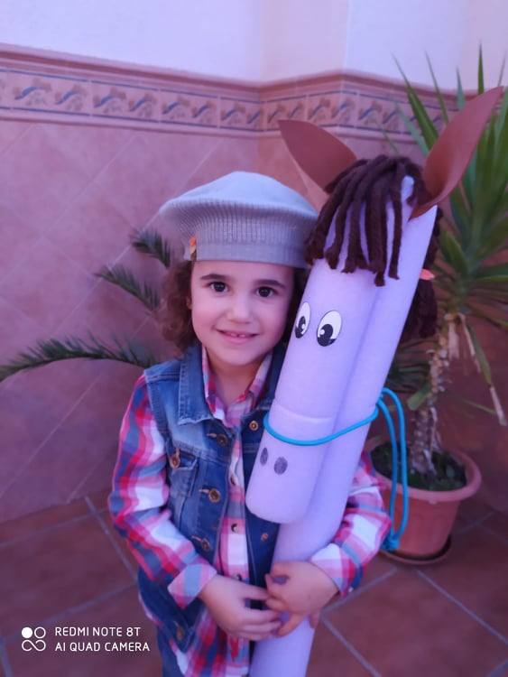 Fotos: Los vecinos de Arroyo celebran el Día de la Luz desde casa